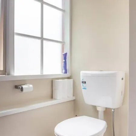 Upstairs Studio Apartment With Street Access Melbourne Exterior photo