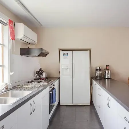 Upstairs Studio Apartment With Street Access Melbourne Exterior photo